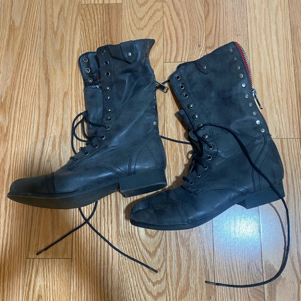 Steve Madden lace up boot